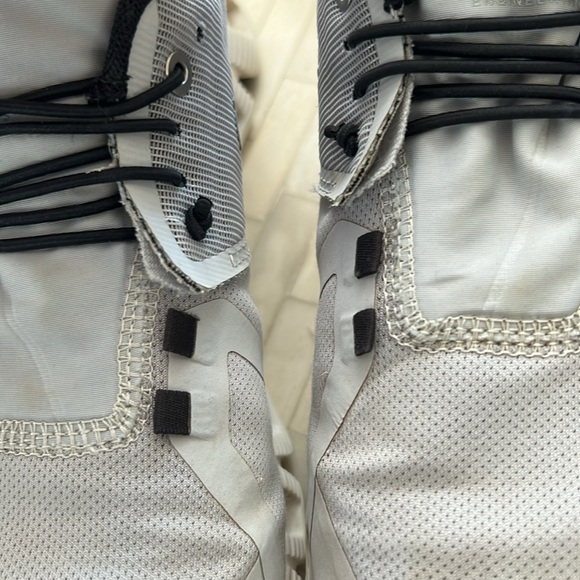 Cloud 5 Waterproof - 8 - Light Gray - Picture 10 of 10